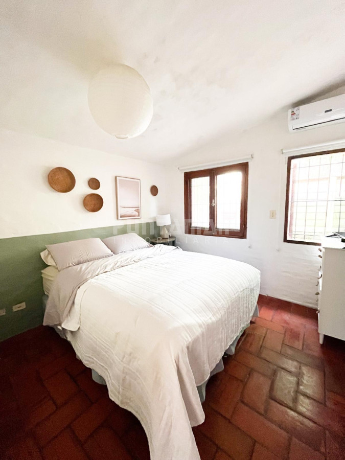 Casa ID.213421 - AMPLIA CASA DE 4 DORMITORIOS EN EL CORAZON DE LA BARRA 