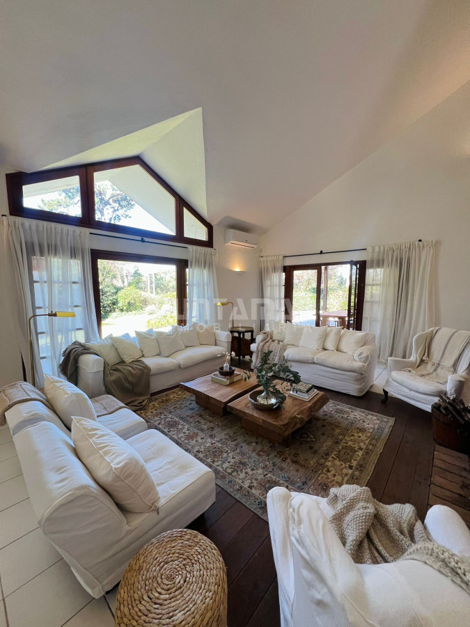 Casa ID.212432 - ALQUILER  CASA DE 3 DORMITORIOS EN SUITE EN SAN RAFAEL CON PISCINA