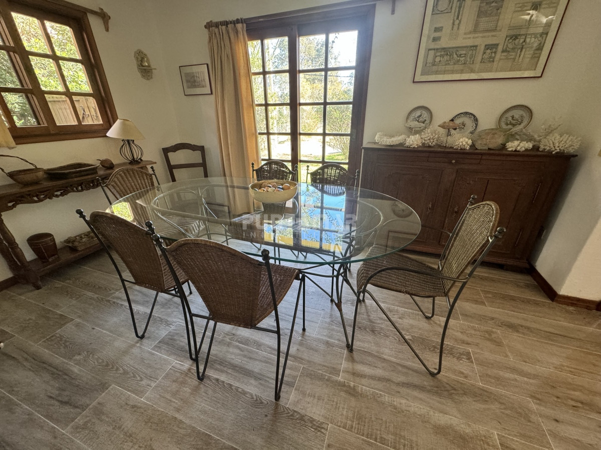 Casa ID.210689 - ALQUILER DE CASA  RINCÓN DEL INDIO 4 DORMITORIOS MAS DEPENDENCIA CON PISCINA