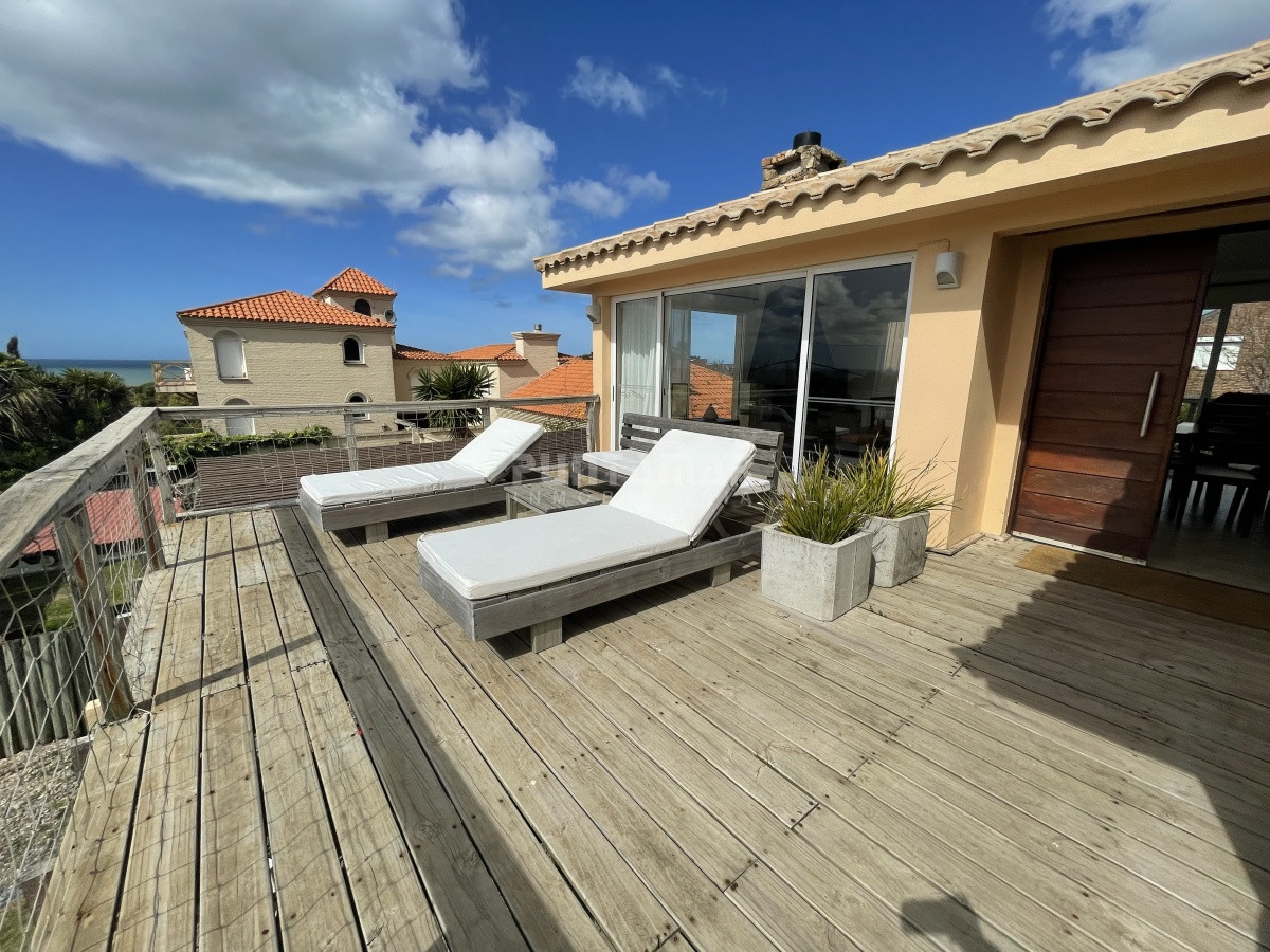 Casa ID.211088 - VENTA Y ALQUILER CASA 4 DORMITORIOS CON VISTA AL MAR EN ALTOS DE PUNTA PIEDRA 