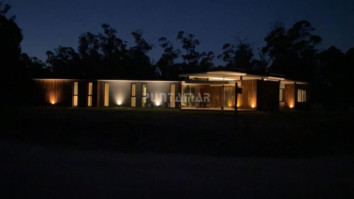 Casa ID.212843 - MODERNA CASA DE 3 DORMITORIOS EN ALQUILER EN BARRIO CERRADO POLO DEL ESTE