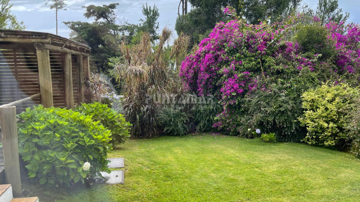 Casa ID.213702 - ALQUILER  CASA 4 DORMITORIOS  EN EL CORAZON DE LA BARRA