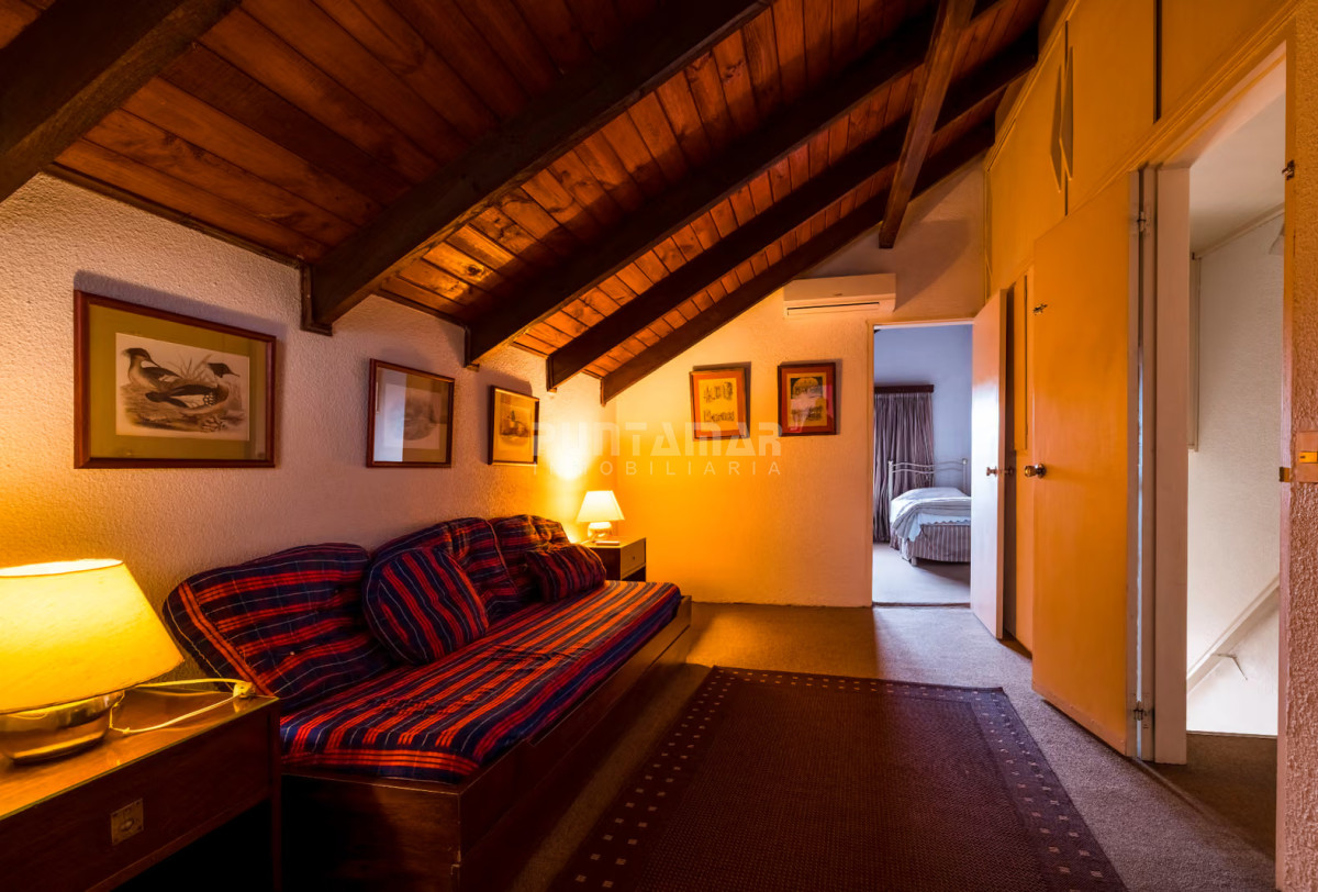 Casa ID.210549 - CASA DE 6 DORMITORIOS FRENTE AL  MAR EN LA MANSA
