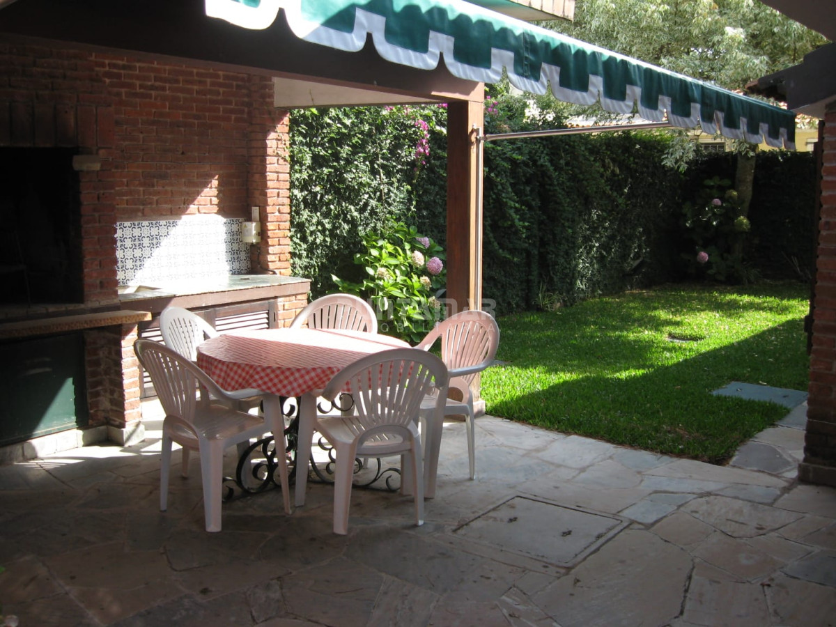 Casa ID.212426 - CHALET DE 4 DORMITORIOS EN PARADA 8 DE LA MANSA 