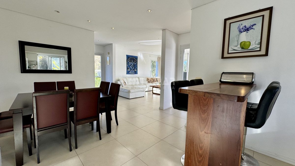 Casa ID.213690 - MODERNA CASA DE 3 DORMITORIOS CON PISCINA EN EL TESORO 