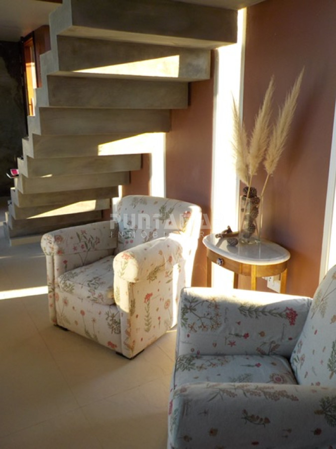 Casa ID.211105 - MODERNA CASA DE 4 DORMITORIOS EN EL CORAZON DE MANANTIALES 