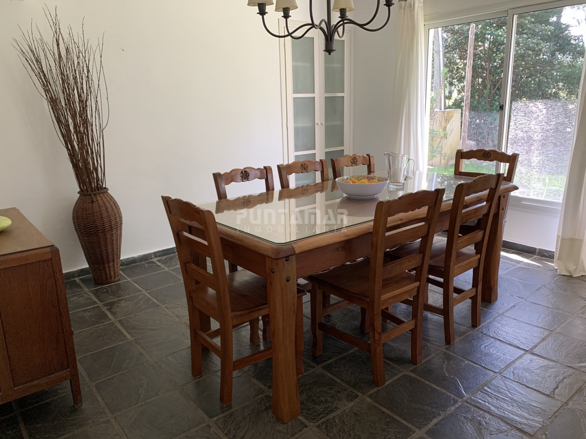 Casa ID.210729 - ALQUILER DE CASA EN LA BARRA 4 DORMITORIOS EN SUITE CON PISCINA