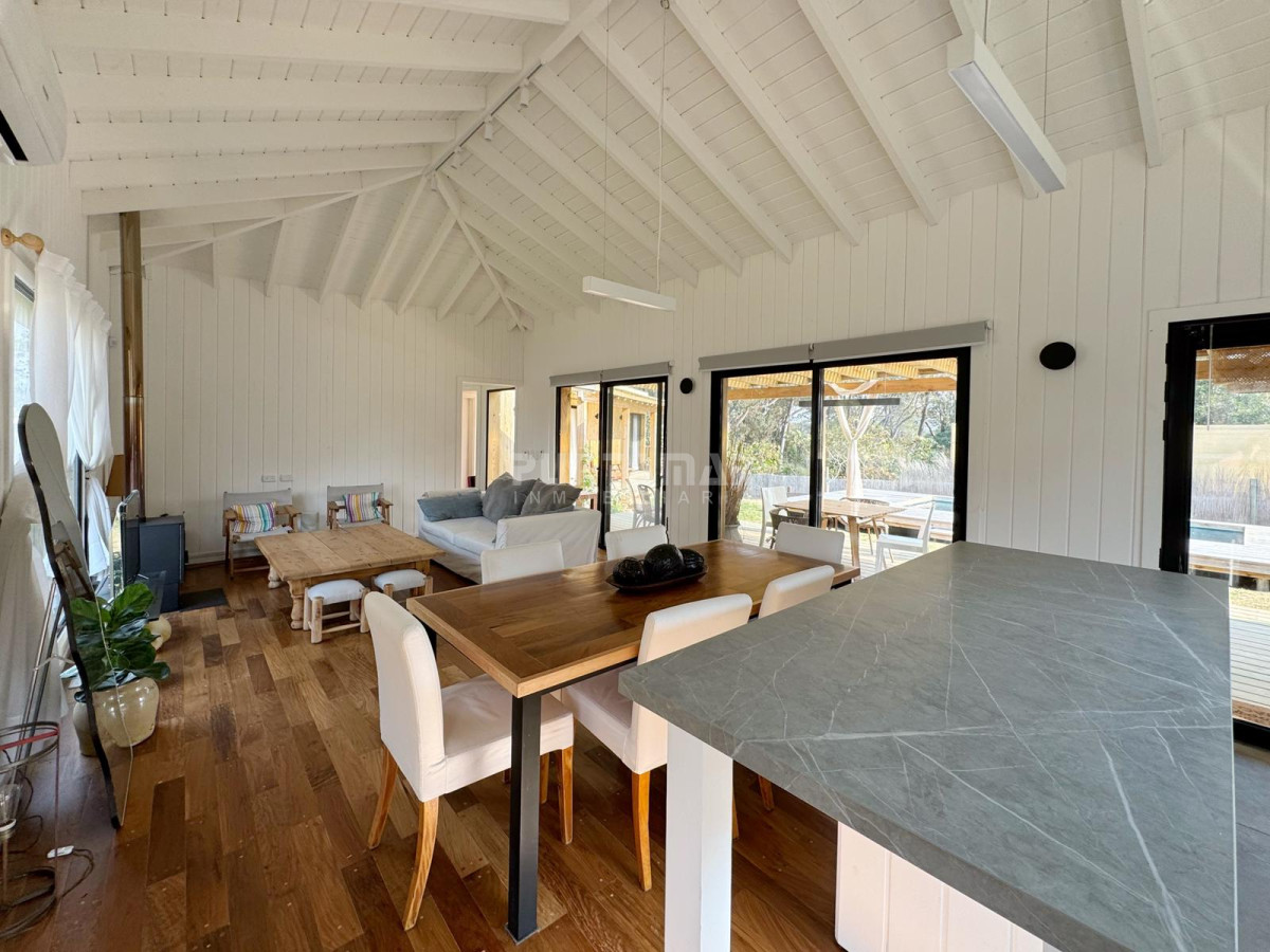 Casa ID.213420 - ALQUILER HERMOSA CASA 3 DORMITORIOS CON PISCINA EN ÑA BARRA