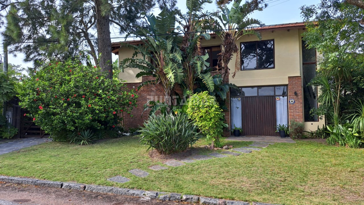 Casa ID.212016 - HERMOSA CASA DE 2 PLANTAS EN PARADA 9 DE LA MANSA