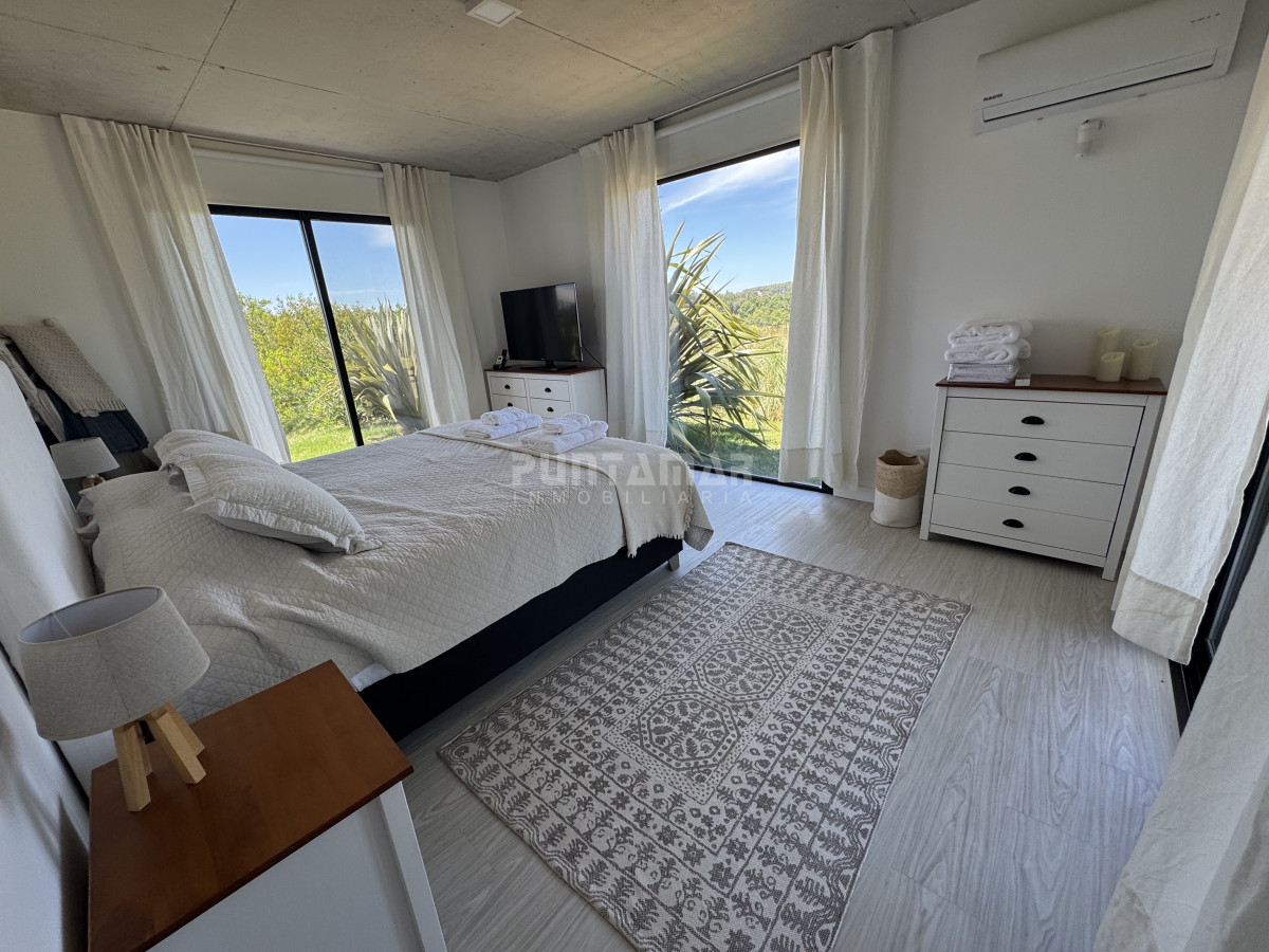 Casa ID.211933 - CASA EN VENTA Y ALQUILER EN PUEBLO MIO , 4 DORMITORIOS, PISCINA