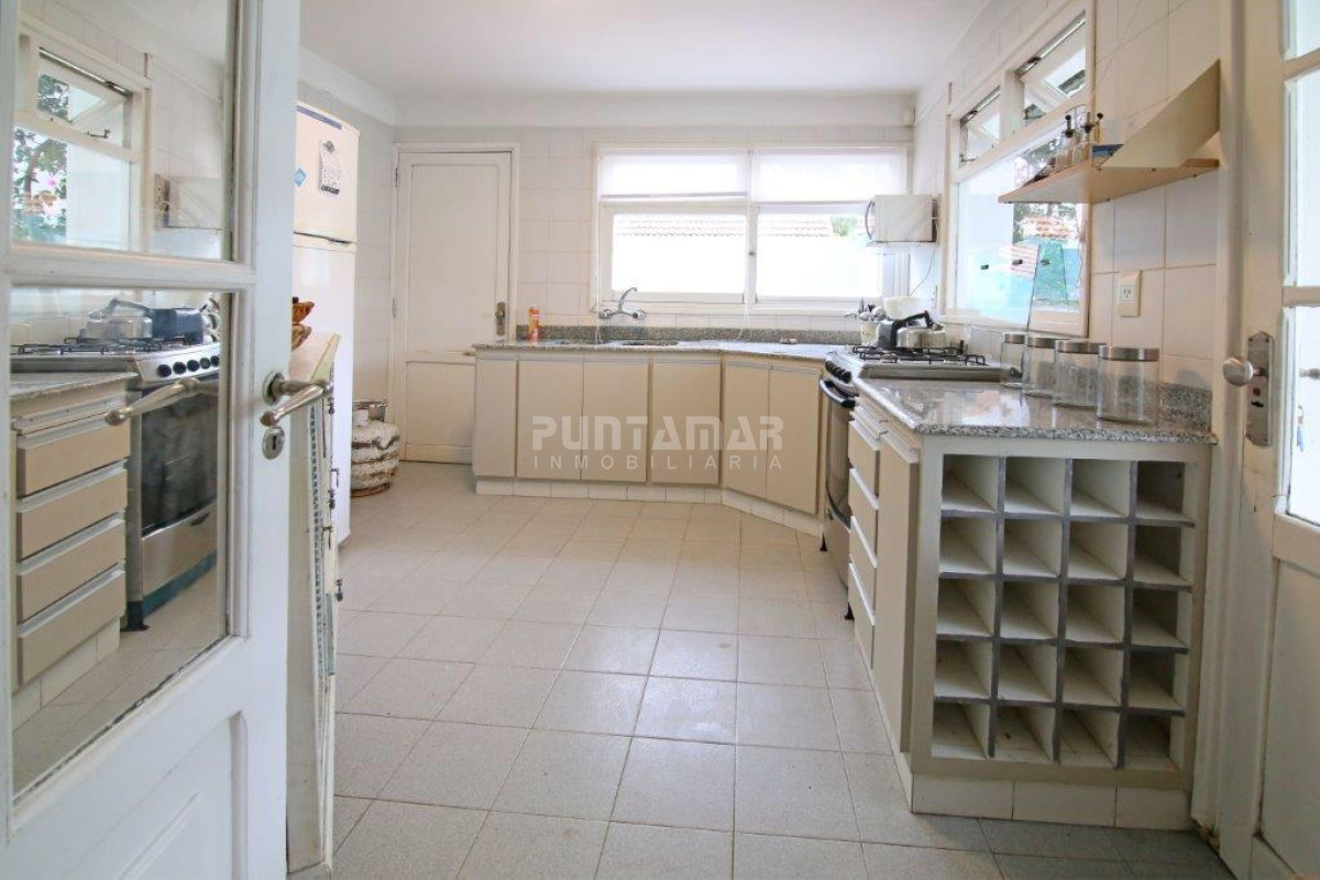Casa ID.211071 - MUY LINDA CASA DE 4 DORMITORIOS CON PISCINA EN LA BARRA 
