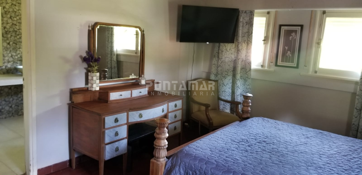 Casa ID.212770 - CASA DE 3 PLANTAS EN PARADA 7 DE LA MANSA, CON 4 DORMITORIOS Y DEPENDENCIA DE SERVICIO