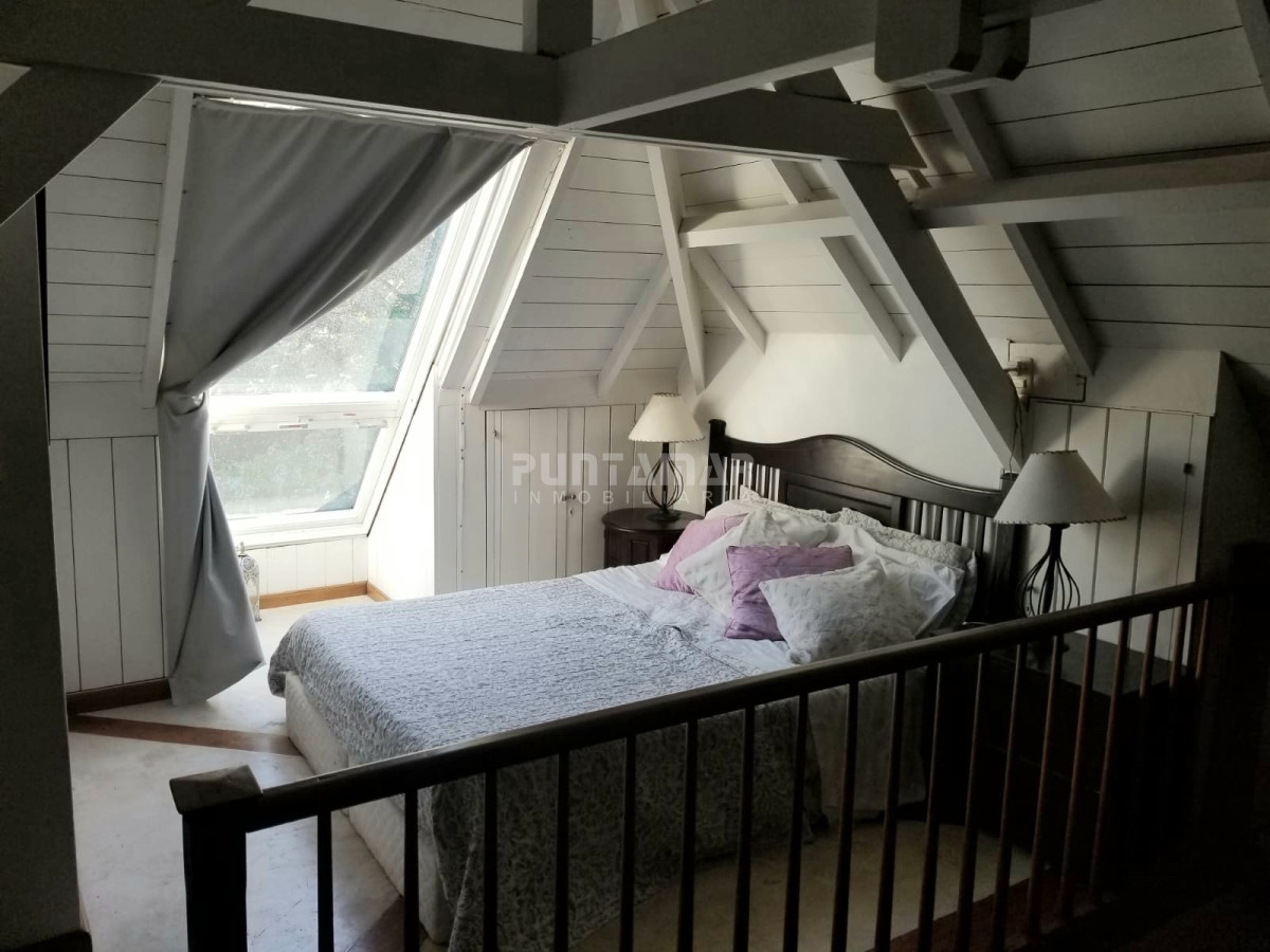 Casa ID.212770 - CASA DE 3 PLANTAS EN PARADA 7 DE LA MANSA, CON 4 DORMITORIOS Y DEPENDENCIA DE SERVICIO