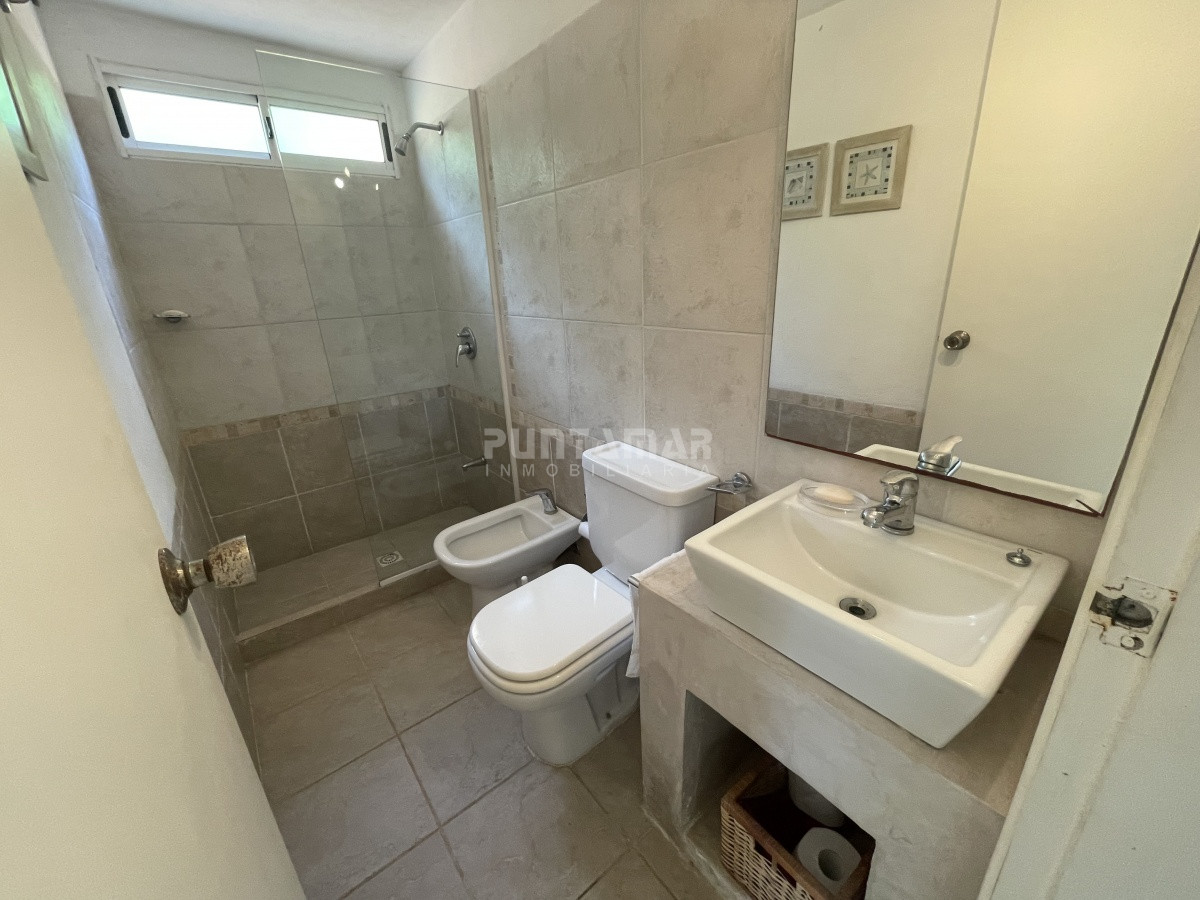 Casa ID.211088 - VENTA Y ALQUILER CASA 4 DORMITORIOS CON VISTA AL MAR EN ALTOS DE PUNTA PIEDRA 