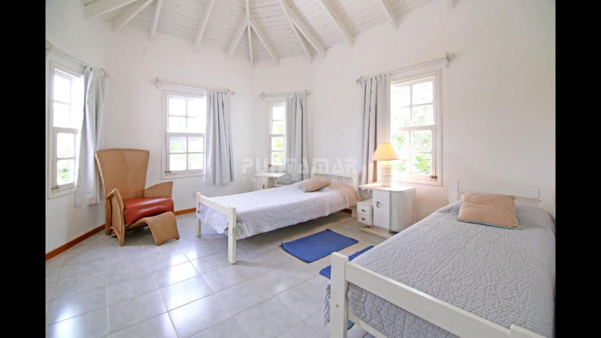 Casa ID.211071 - MUY LINDA CASA DE 4 DORMITORIOS CON PISCINA EN LA BARRA 