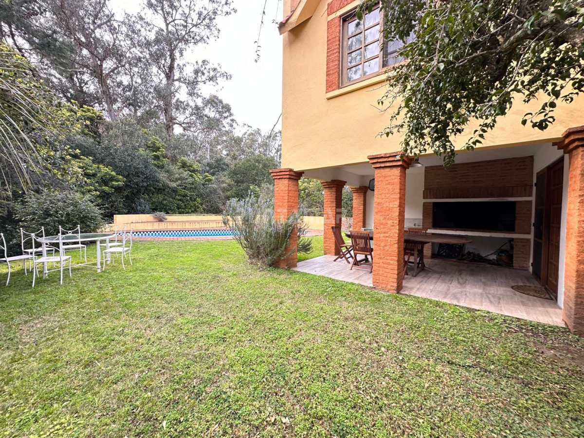Casa ID.210689 - ALQUILER DE CASA  RINCÓN DEL INDIO 4 DORMITORIOS MAS DEPENDENCIA CON PISCINA