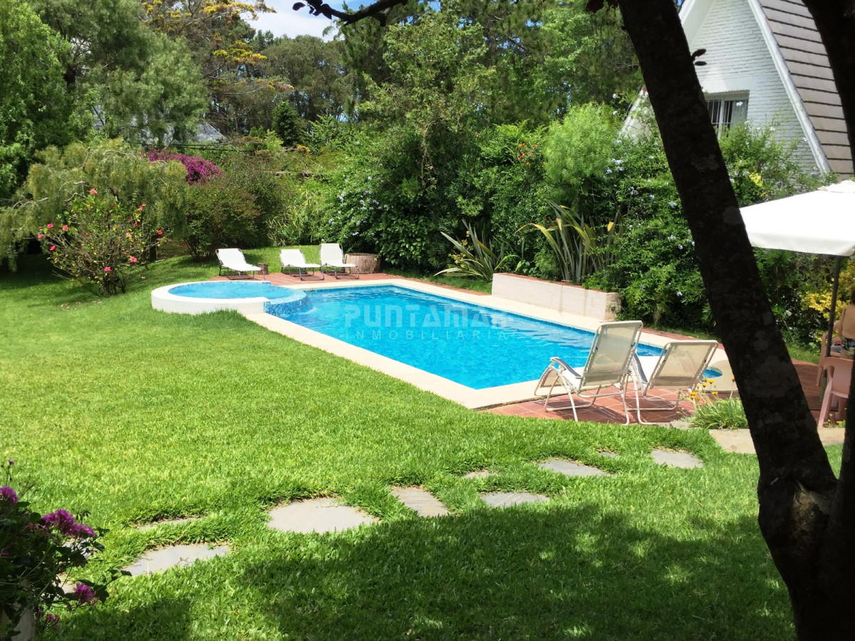 Casa ID.210662 - CASA DE 4 DORMITORIOS CON PISCINA