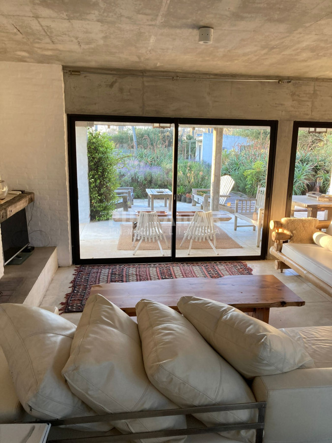 Casa ID.211059 - ALQUILER DE CASA EN MANANTIALES 4 DORMITORIOS