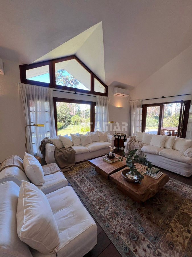 Casa ID.212432 - ALQUILER  CASA DE 3 DORMITORIOS EN SUITE EN SAN RAFAEL CON PISCINA