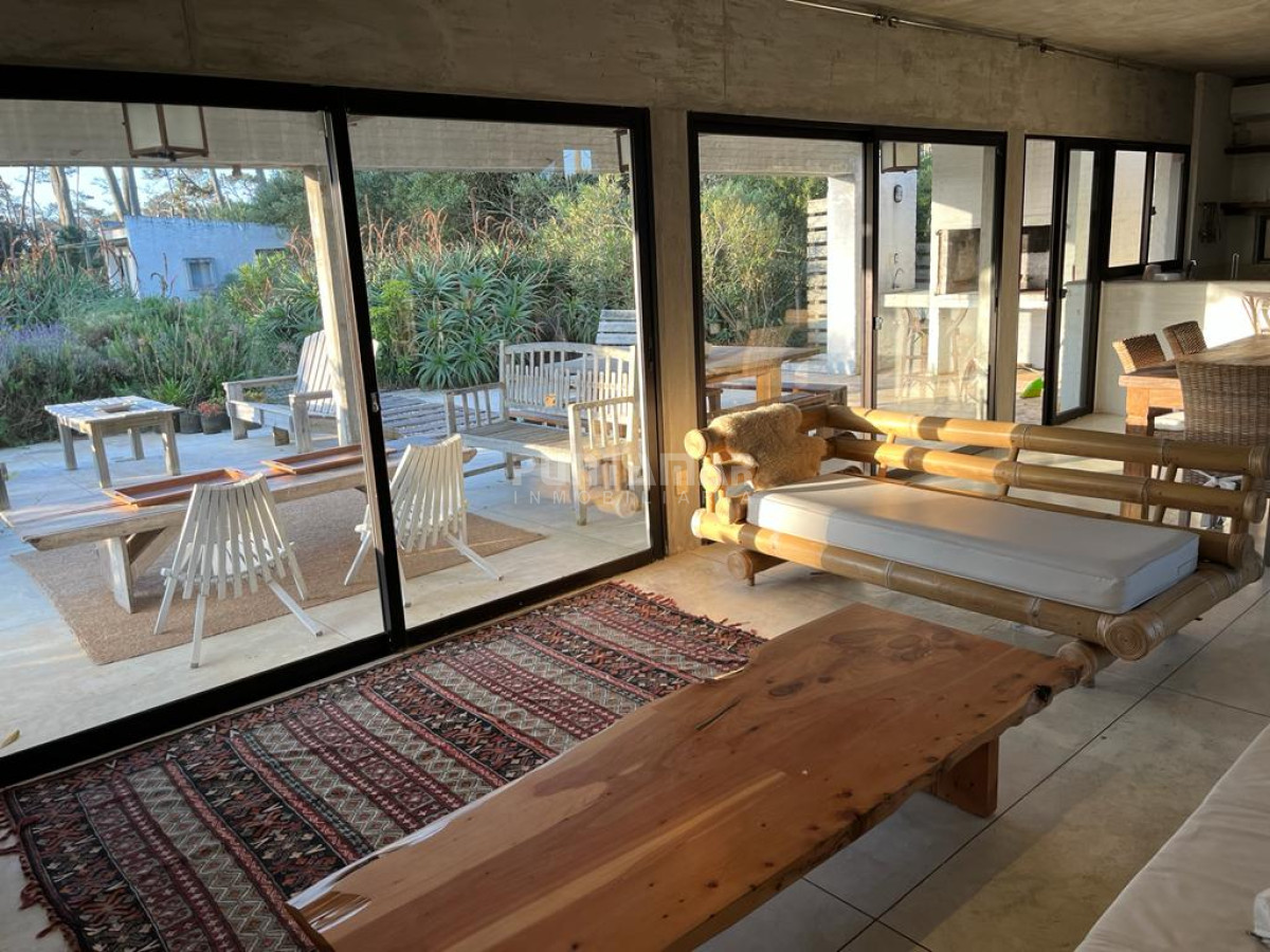Casa ID.211059 - ALQUILER DE CASA EN MANANTIALES 4 DORMITORIOS