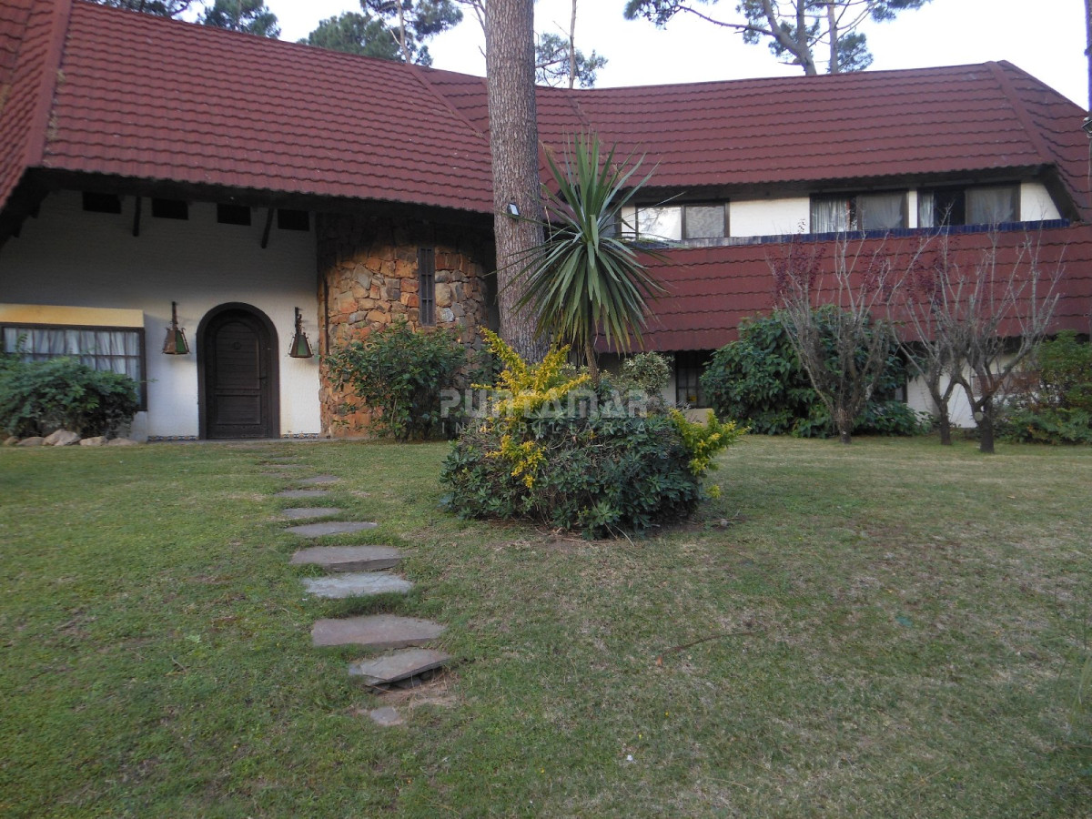 Casa ID.210626 - Casa de 4 dormitorios con piscina en San Rafael