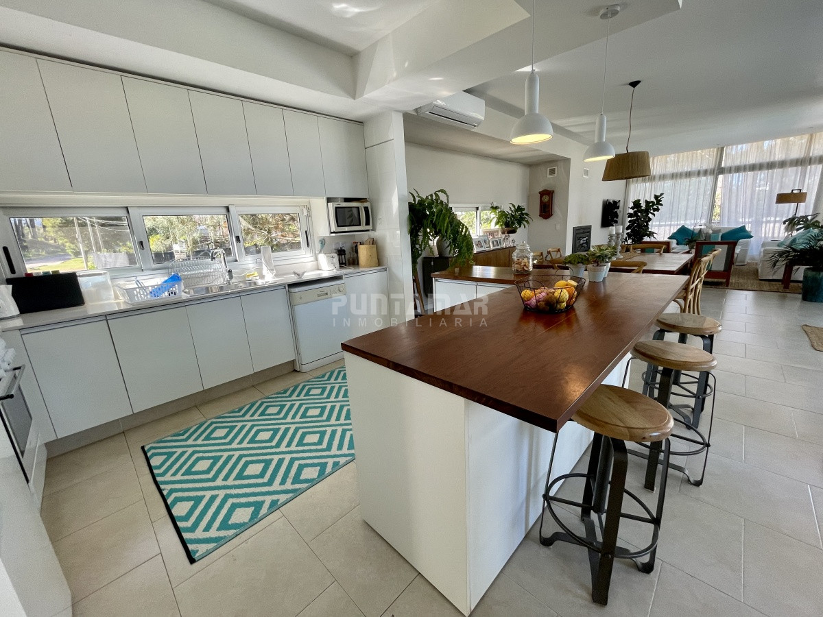 Casa ID.212480 - VENTA DE CASA 4 DORMITORIOS EN MONTOYA