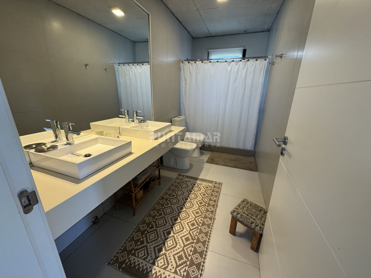 Casa ID.211933 - CASA EN VENTA Y ALQUILER EN PUEBLO MIO , 4 DORMITORIOS, PISCINA