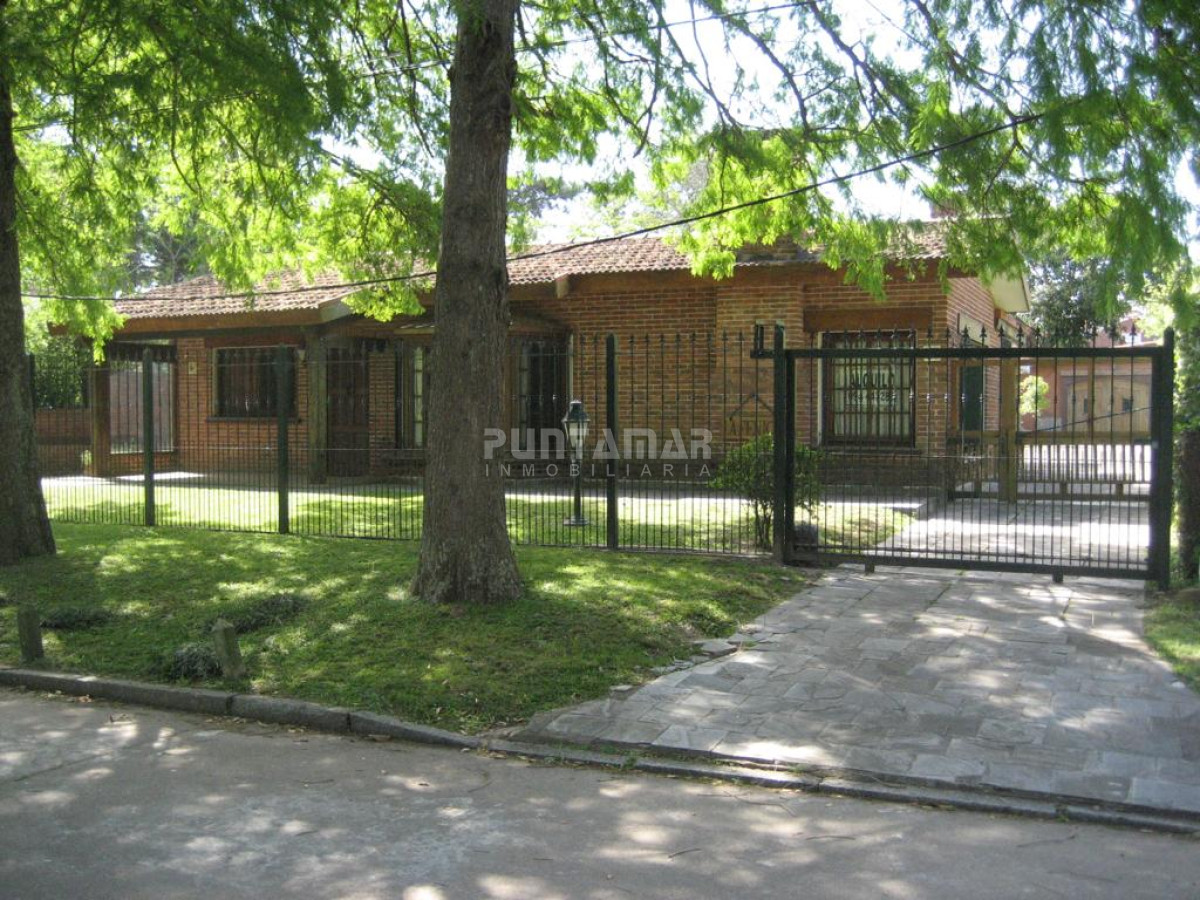 Casa ID.212426 - CHALET DE 4 DORMITORIOS EN PARADA 8 DE LA MANSA 