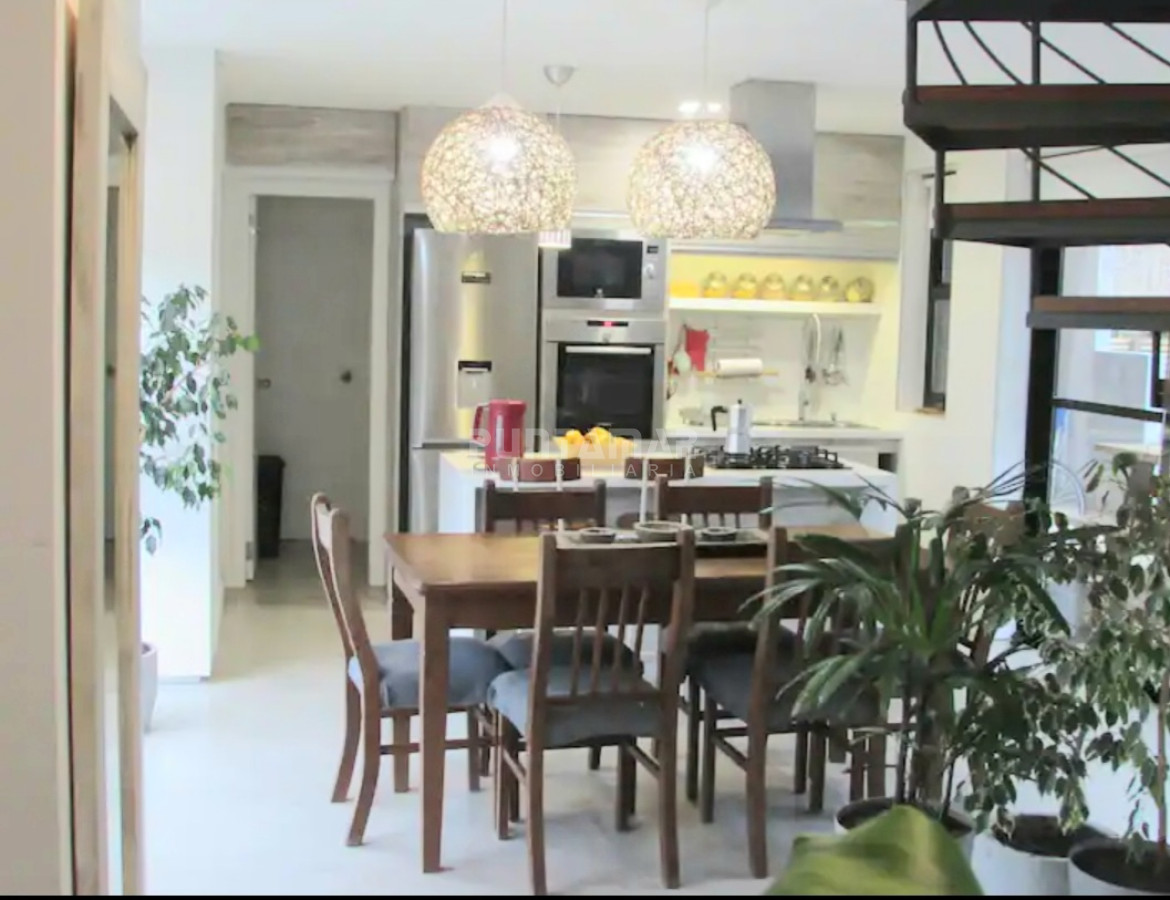 Casa ID.212479 - MUY LINDA CASA DE 2 PLANTAS EN SAN RAFAEL DE 4 DORMITORIOS CON PISCINA