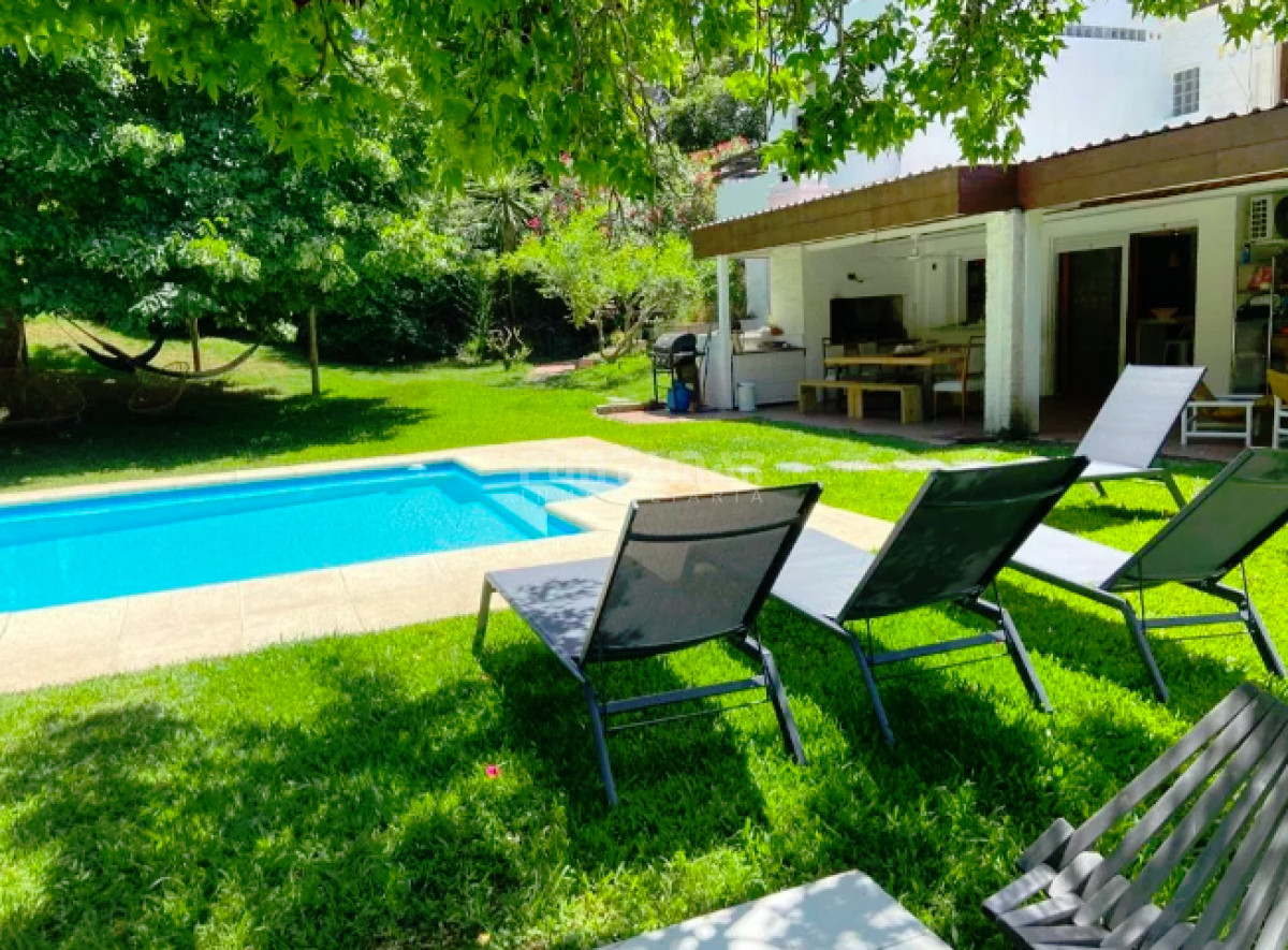 Casa ID.213446 - HERMOSA CASA DE 5 DORMS EN LA MANSA CON PISCINA Y CANCHA DE PADEL
