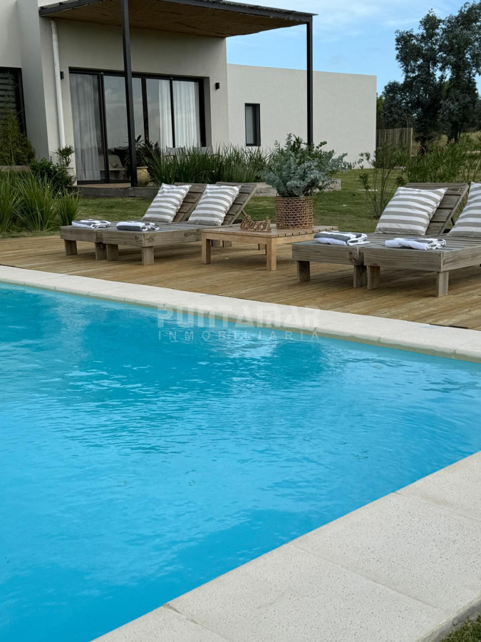 Casa ID.213803 - ALQUILER HERMOSA CASA DE 4 DORMITORIOS EN BARRIO PRIVADO EL QUIJOTE 