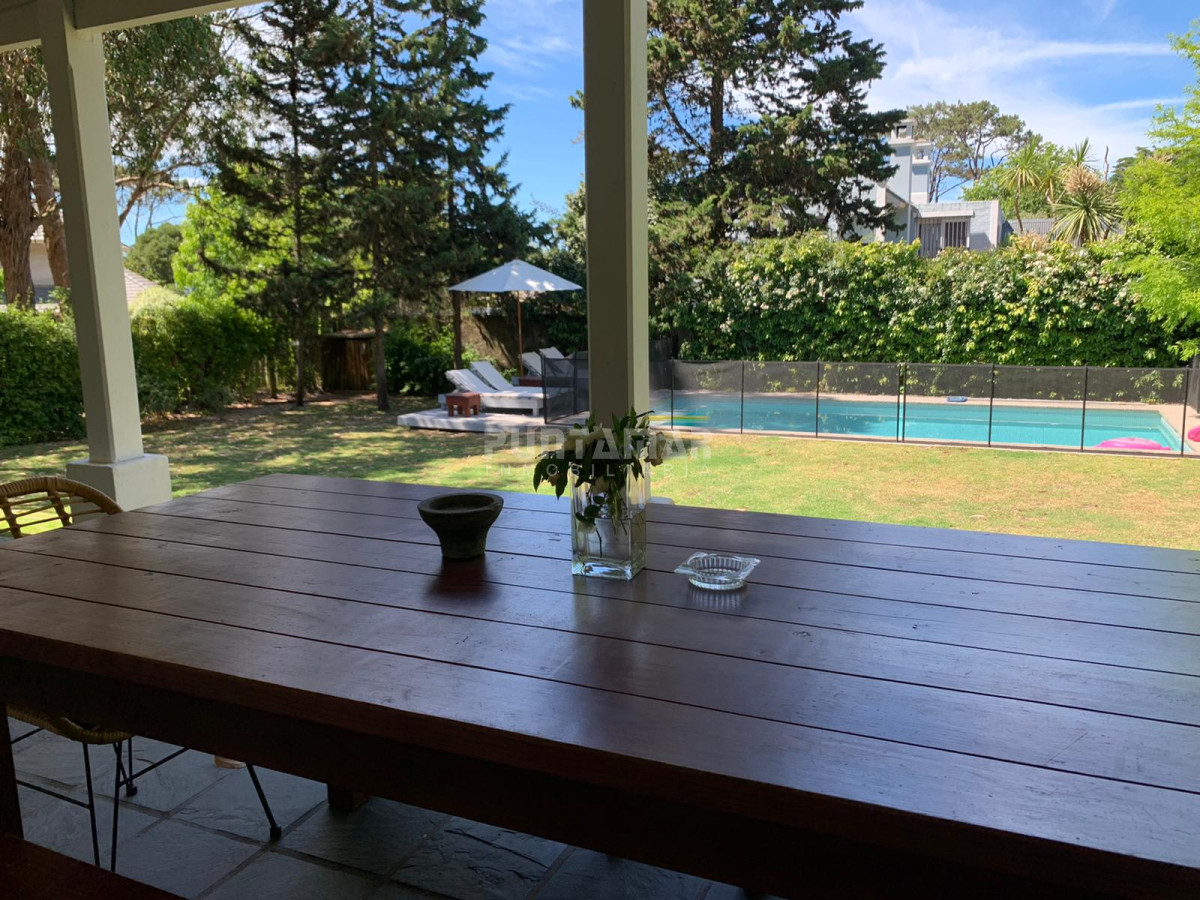 Casa ID.210729 - ALQUILER DE CASA EN LA BARRA 4 DORMITORIOS EN SUITE CON PISCINA