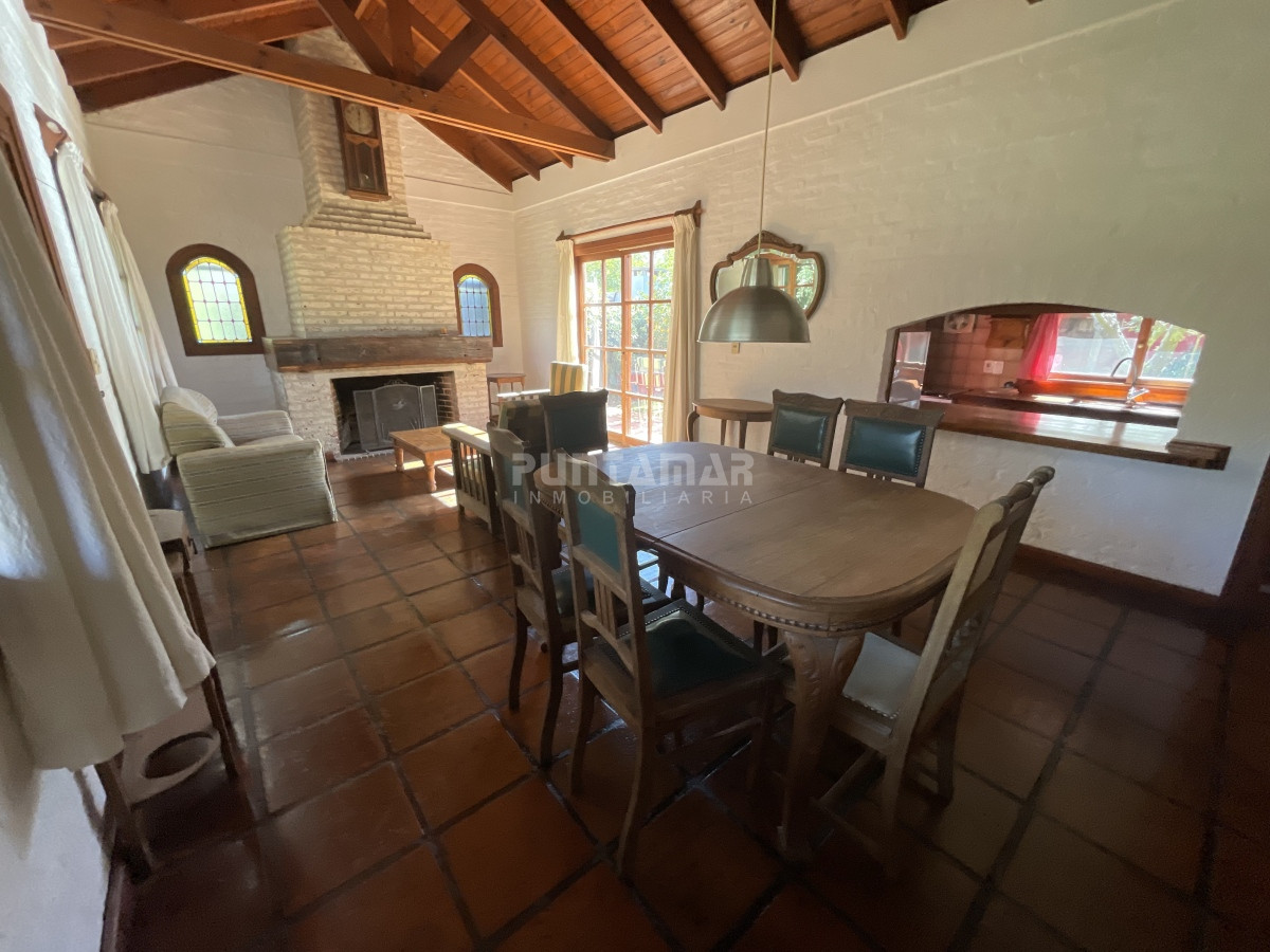 Casa ID.210731 - ALQUILER ANUAL CASA LA BARRA EXCELENTE UBICACION 