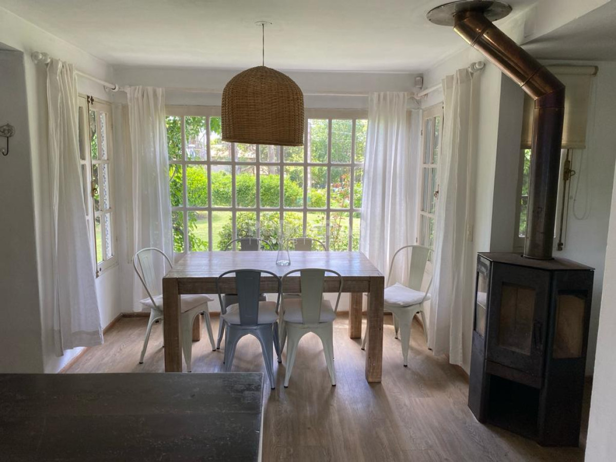 Casa ID.213540 - HERMOSA CASA DE 4 DORMITORIOS Y PISCINA A 300 METROS DEL MAR