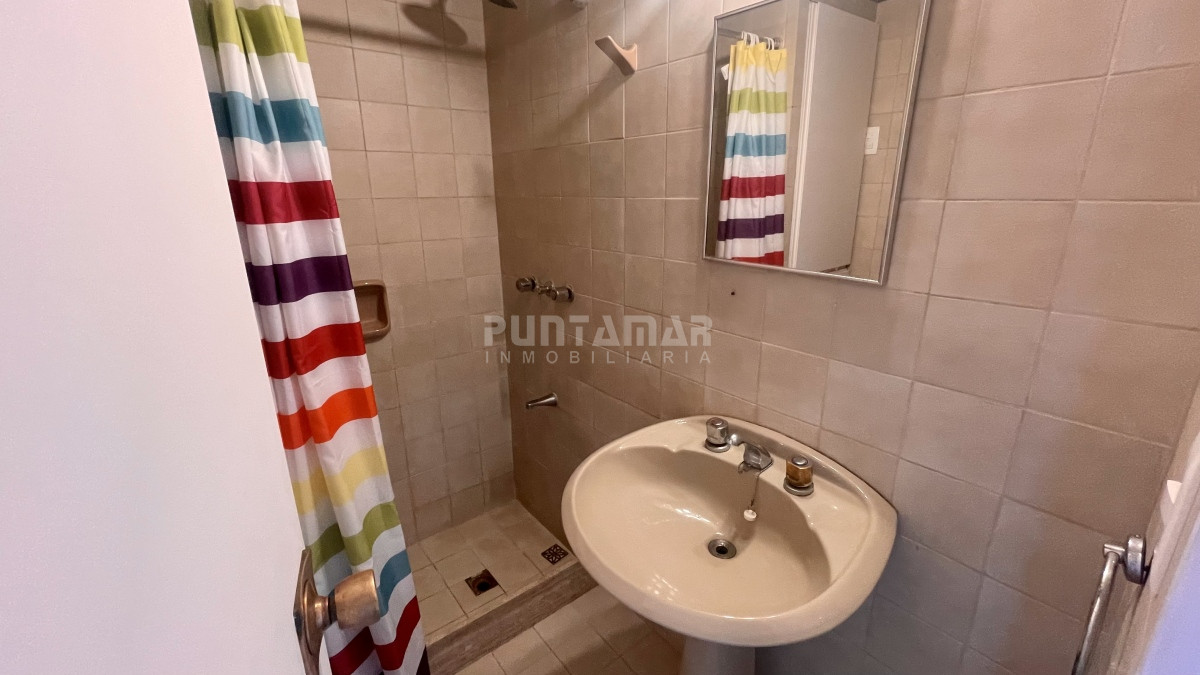 Casa ID.213196 - CASA 4 DORMITORIOS Y MEDIO CON PISCINA FRENTE AL PARADOR DE MONTOYA