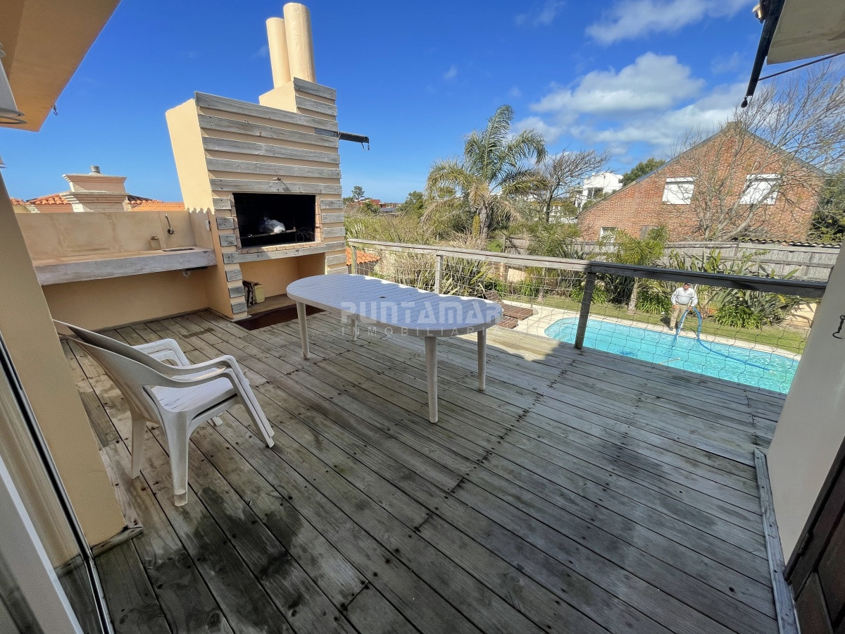 Casa ID.211088 - VENTA Y ALQUILER CASA 4 DORMITORIOS CON VISTA AL MAR EN ALTOS DE PUNTA PIEDRA 