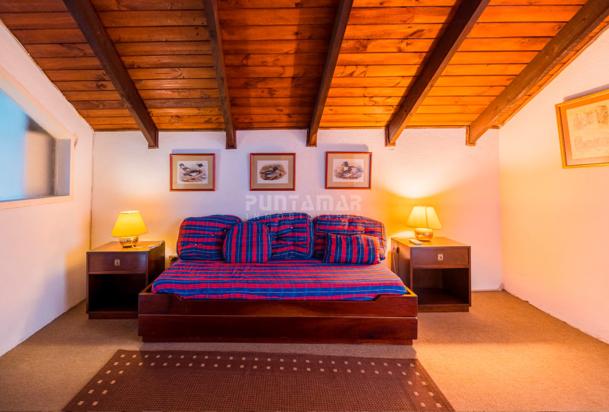 Casa ID.210549 - CASA DE 6 DORMITORIOS FRENTE AL  MAR EN LA MANSA