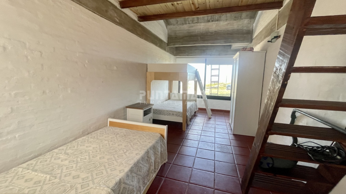 Casa ID.213196 - CASA 4 DORMITORIOS Y MEDIO CON PISCINA FRENTE AL PARADOR DE MONTOYA