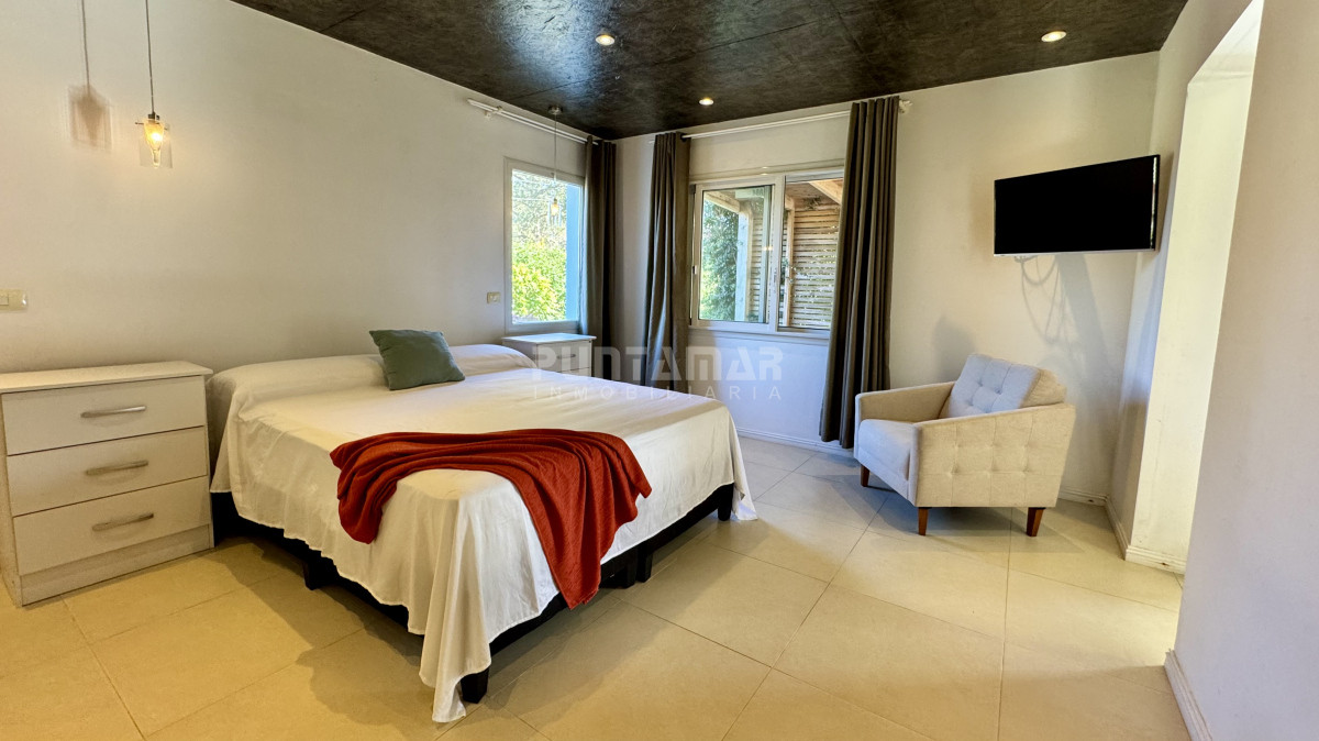 Casa ID.213690 - MODERNA CASA DE 3 DORMITORIOS CON PISCINA EN EL TESORO 