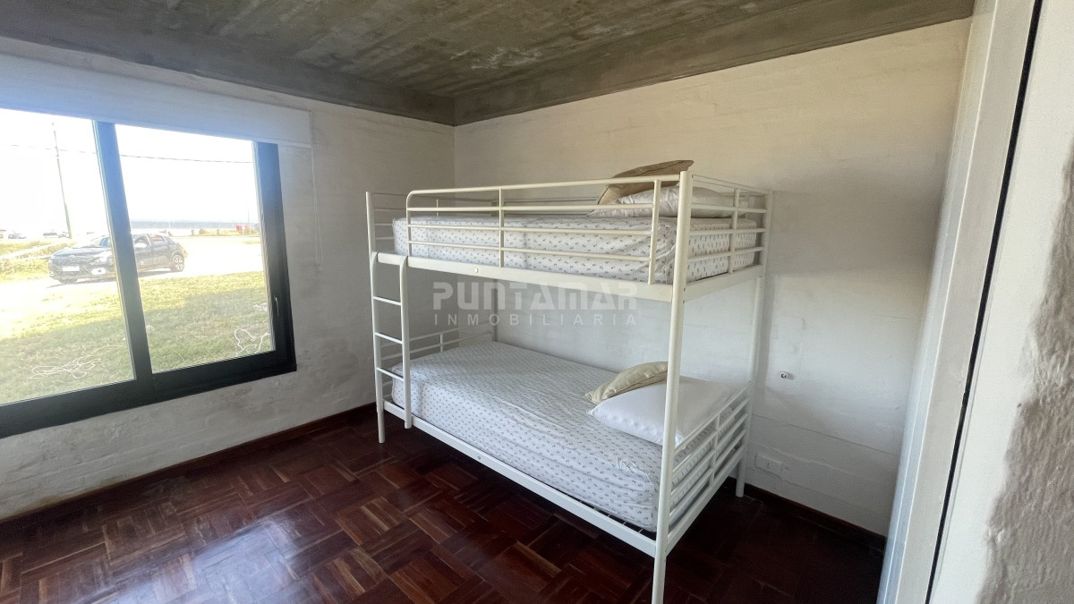 Casa ID.213196 - CASA 4 DORMITORIOS Y MEDIO CON PISCINA FRENTE AL PARADOR DE MONTOYA