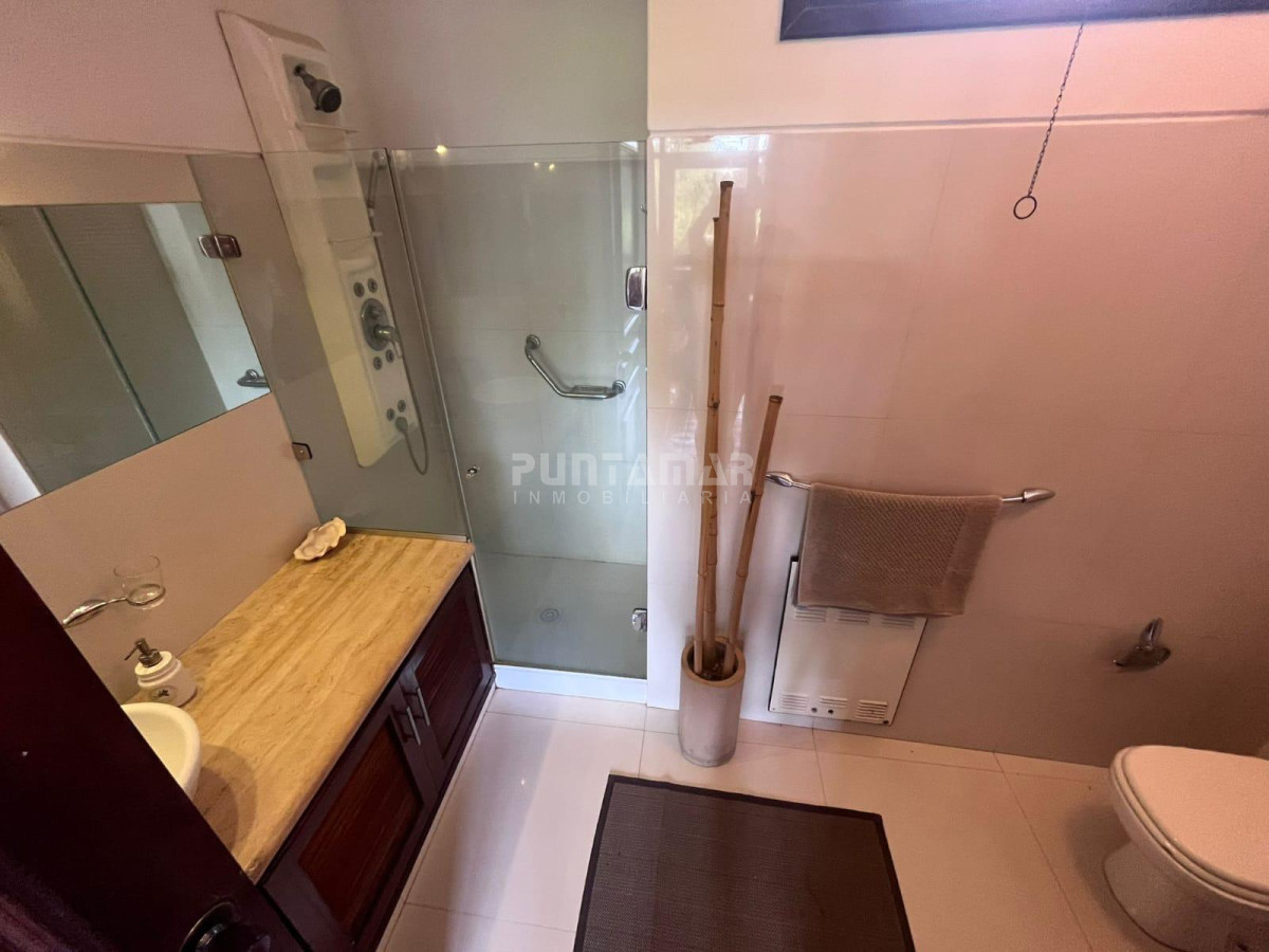 Casa ID.213444 - HERMOSA CASA DE 5 DORMS EN PARADA 10 PLAYA MANSA