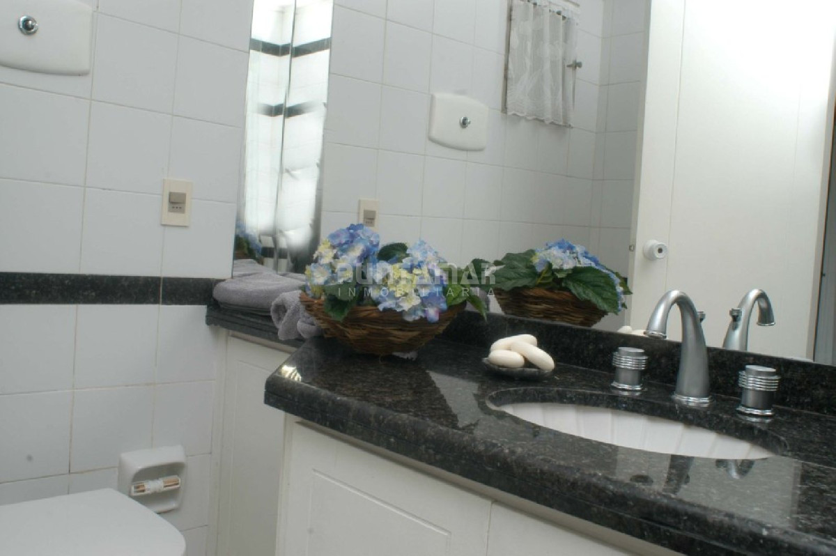 Casa ID.210548 - Espectacular casa de 8 dormitorios con piscina frente al mar!