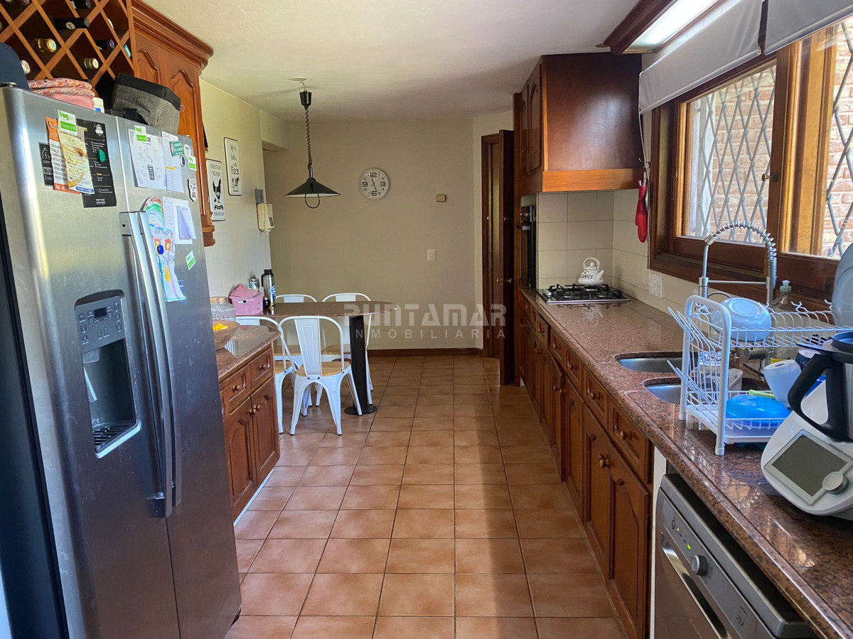 Casa ID.212158 - CASA DE 5 DORMITORIOS CON PISCINA EN PUNTA DEL ESTE!