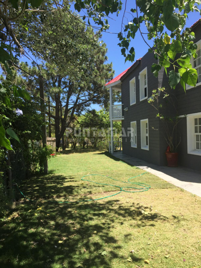 Casa ID.211071 - MUY LINDA CASA DE 4 DORMITORIOS CON PISCINA EN LA BARRA 