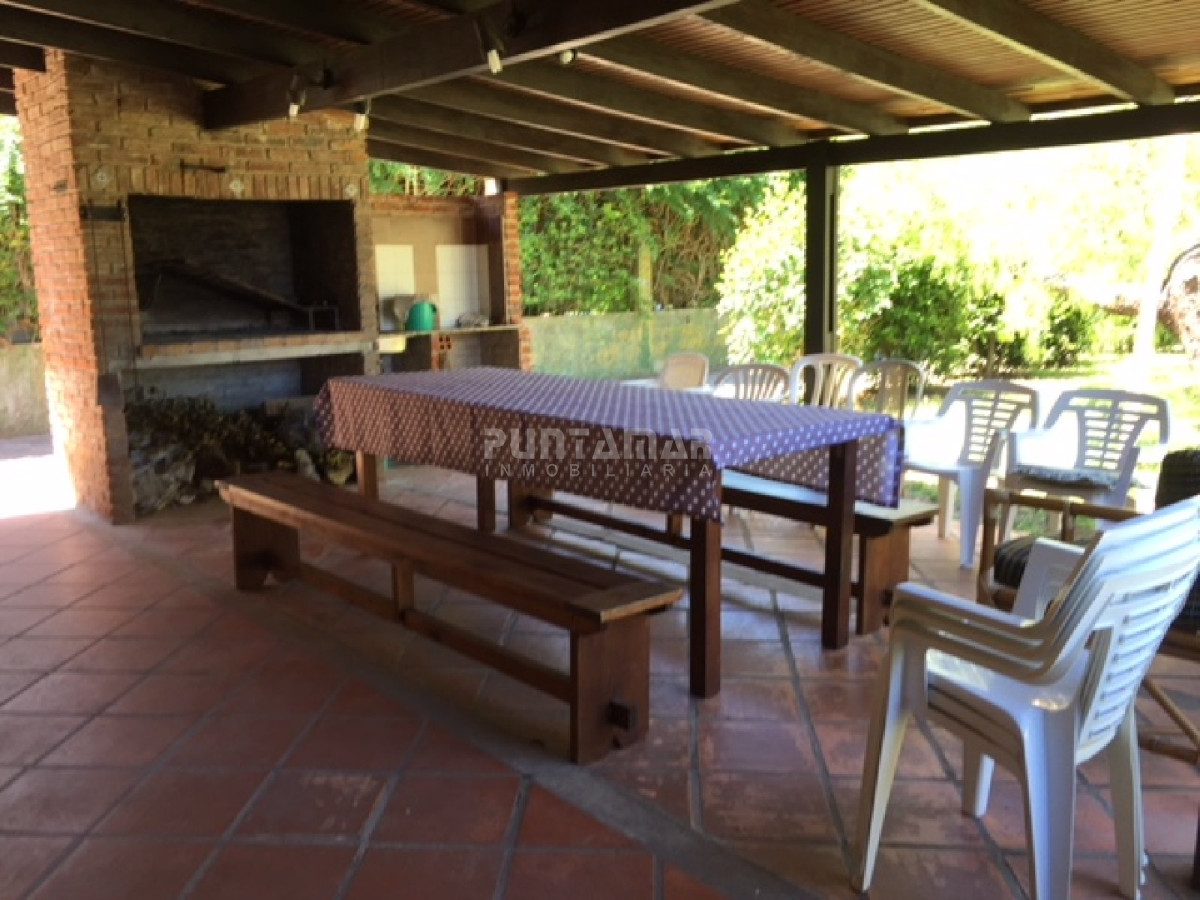 Casa ID.210621 - ALQUILER CASA DE 5 DORMIS CON PISCINA