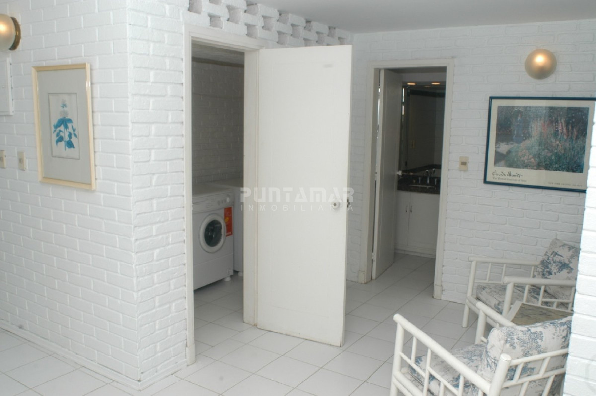Casa ID.210548 - Espectacular casa de 8 dormitorios con piscina frente al mar!