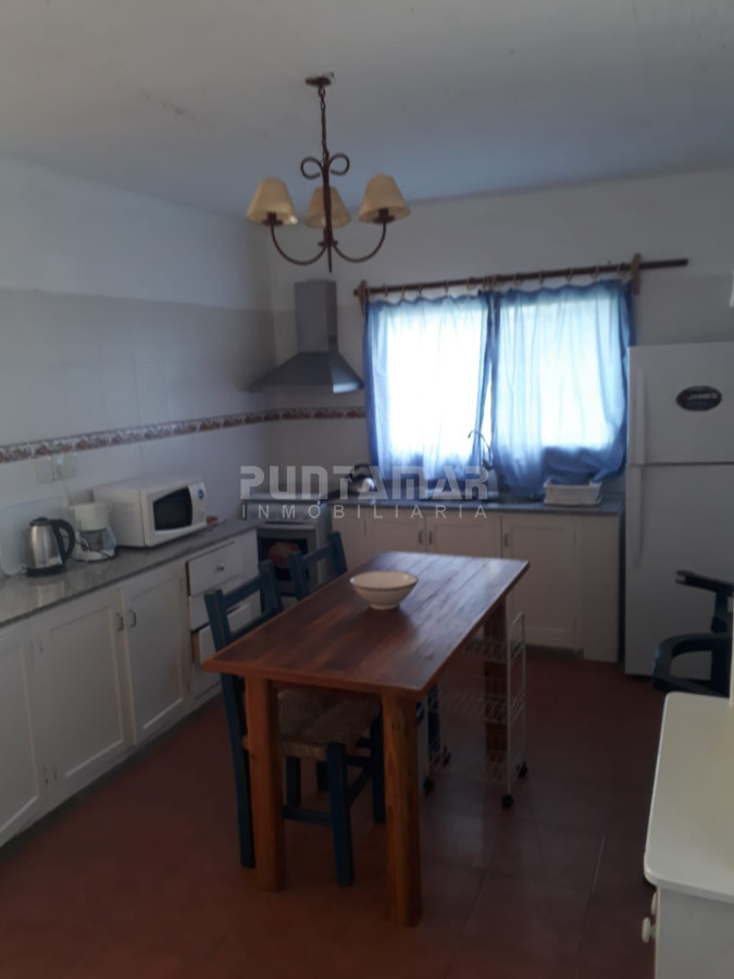 Casa ID.210842 - Casa de 5 dormitorios en alquiler en Montoya