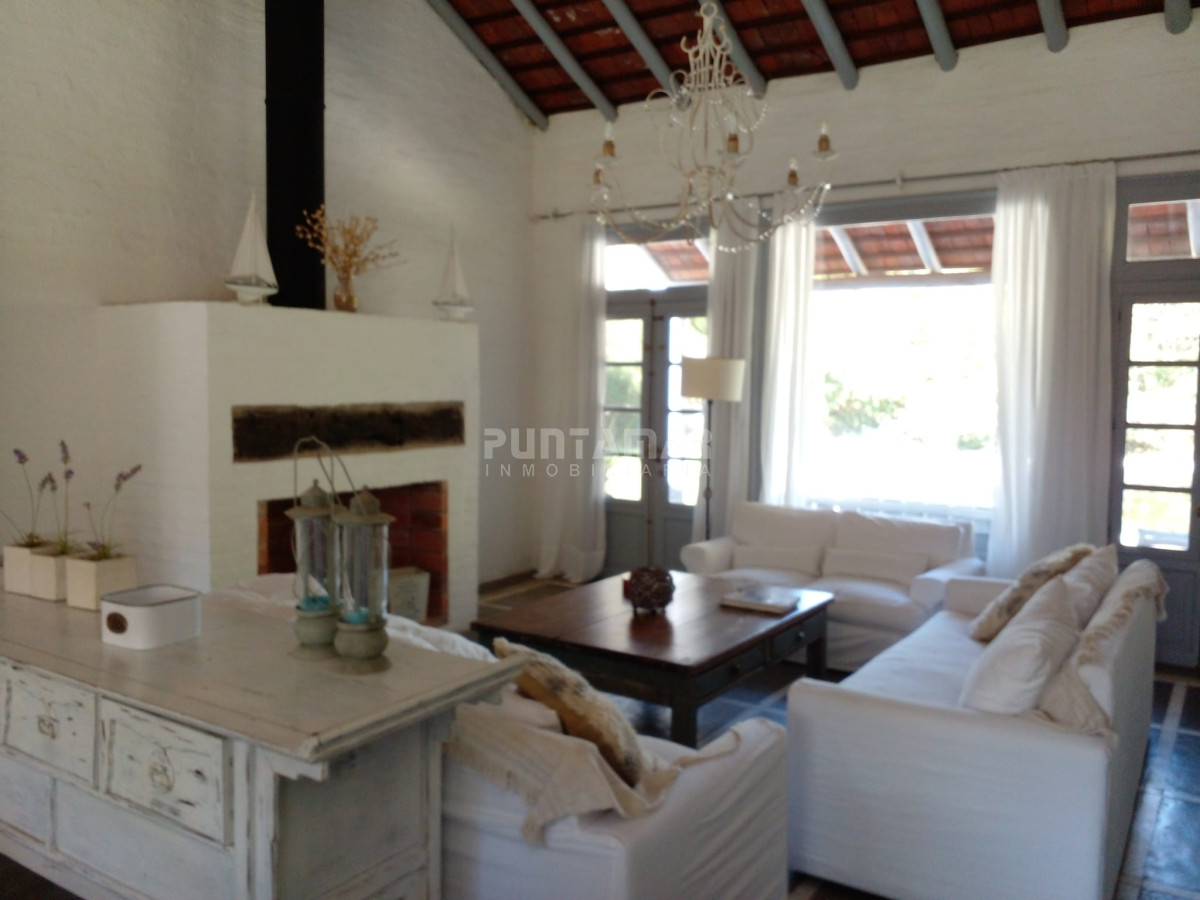 Casa ID.212386 - CHALET EN ALQUILER TEMPORADA EN ZONA DE LA BARRA A 3 CUADRAS DE LA AVENIDA PRINCIPAL Y 5 CUADRAS DE LA PLAYA 