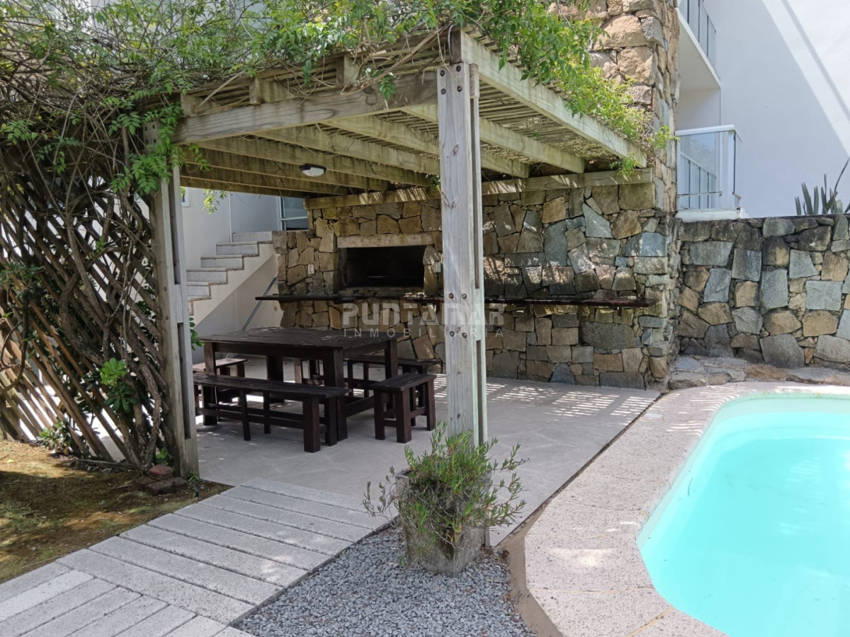 Casa ID.210977 - ALQUILER DE CASA EN MONTOYA 3 DORMITORIOS CON PISCINA