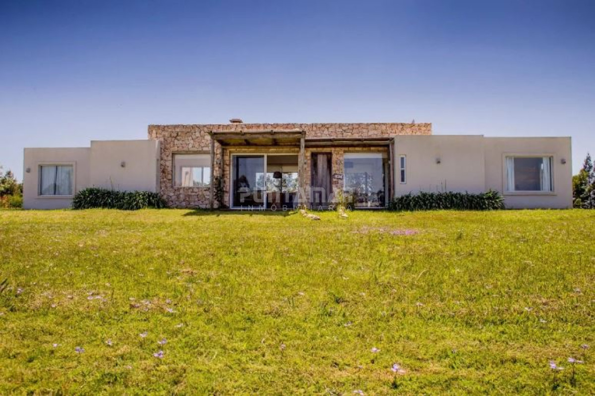 Casa ID.211930 - Muy linda casa en barrio el Quijote! 5000 mts de terreno